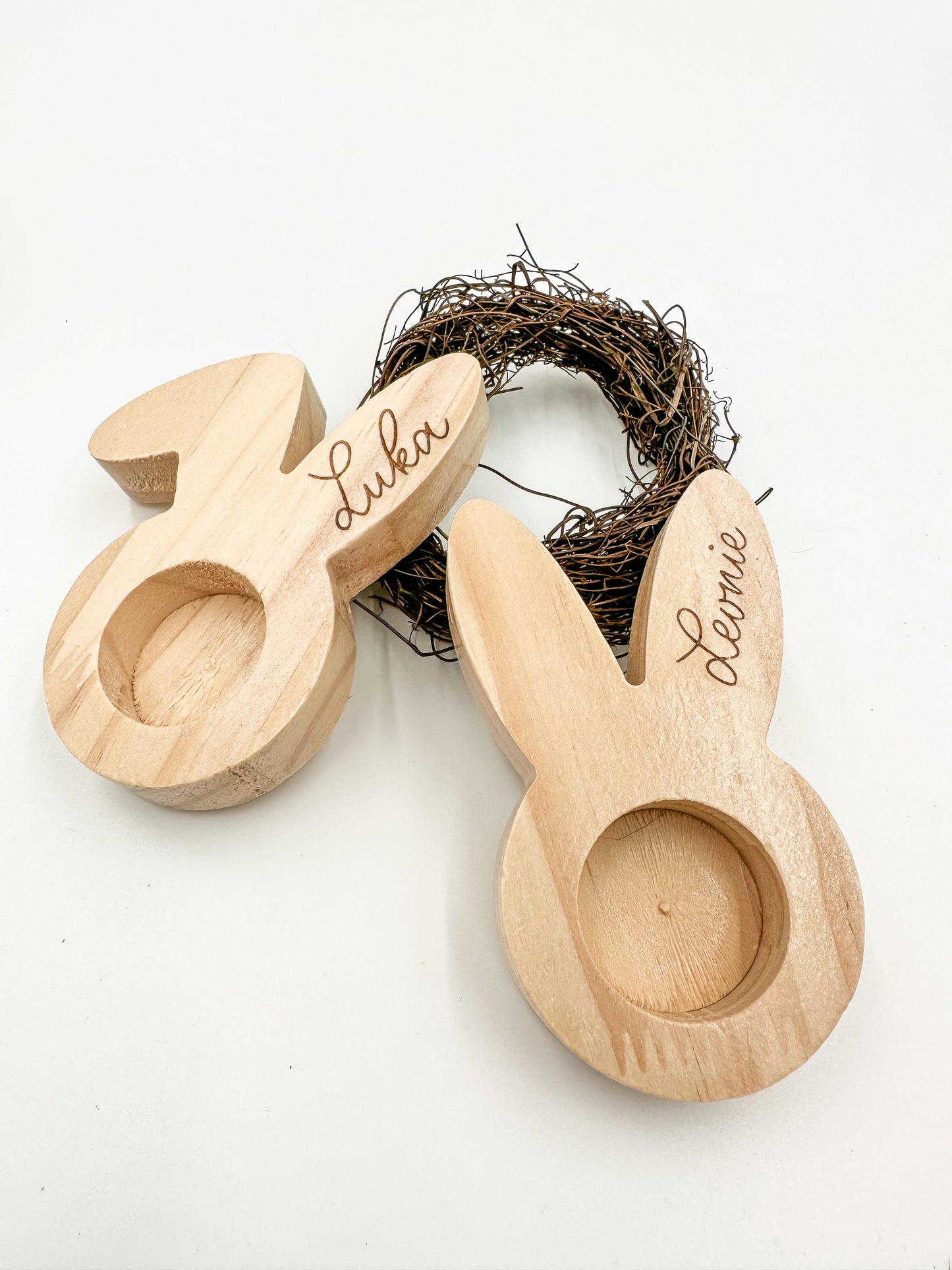 Eierbecher „Hase“ aus Holz mit Namen personalisierbar – Ostergeschenk