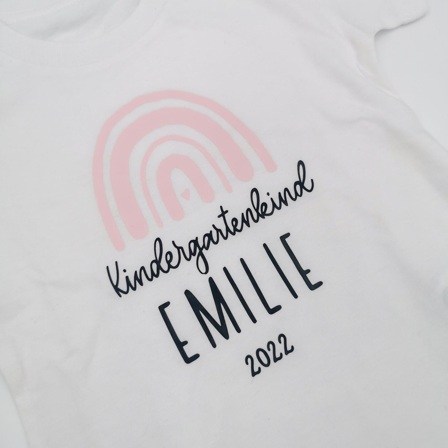 Personalisierbares T-Shirt Regenbogen Schule/Kindergarten Junge